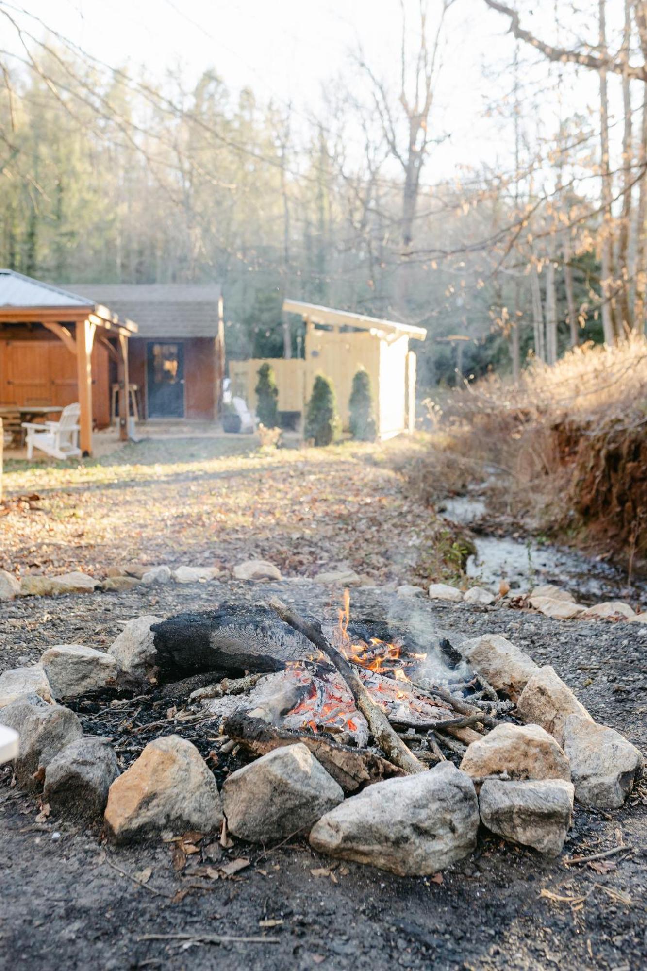 Blythe Shoals Base Camp Hotel Cleveland Екстериор снимка