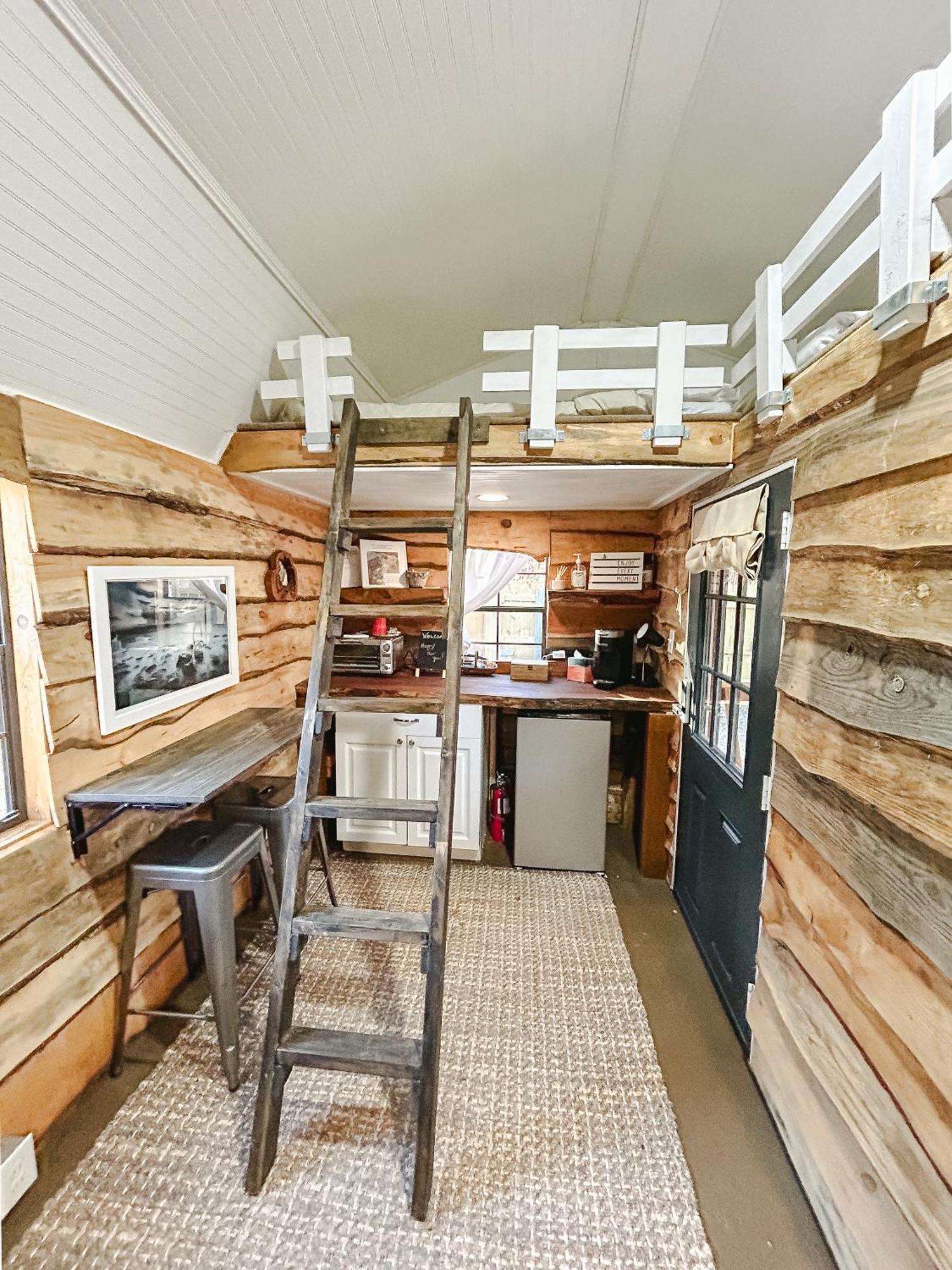 Blythe Shoals Base Camp Hotel Cleveland Екстериор снимка