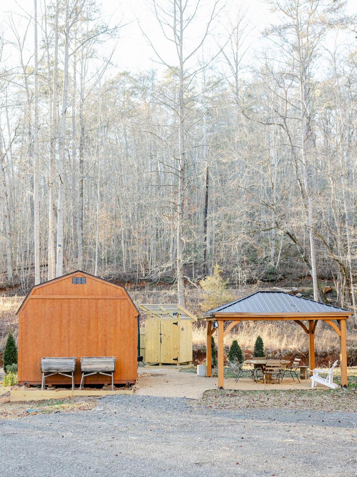 Blythe Shoals Base Camp Hotel Cleveland Екстериор снимка