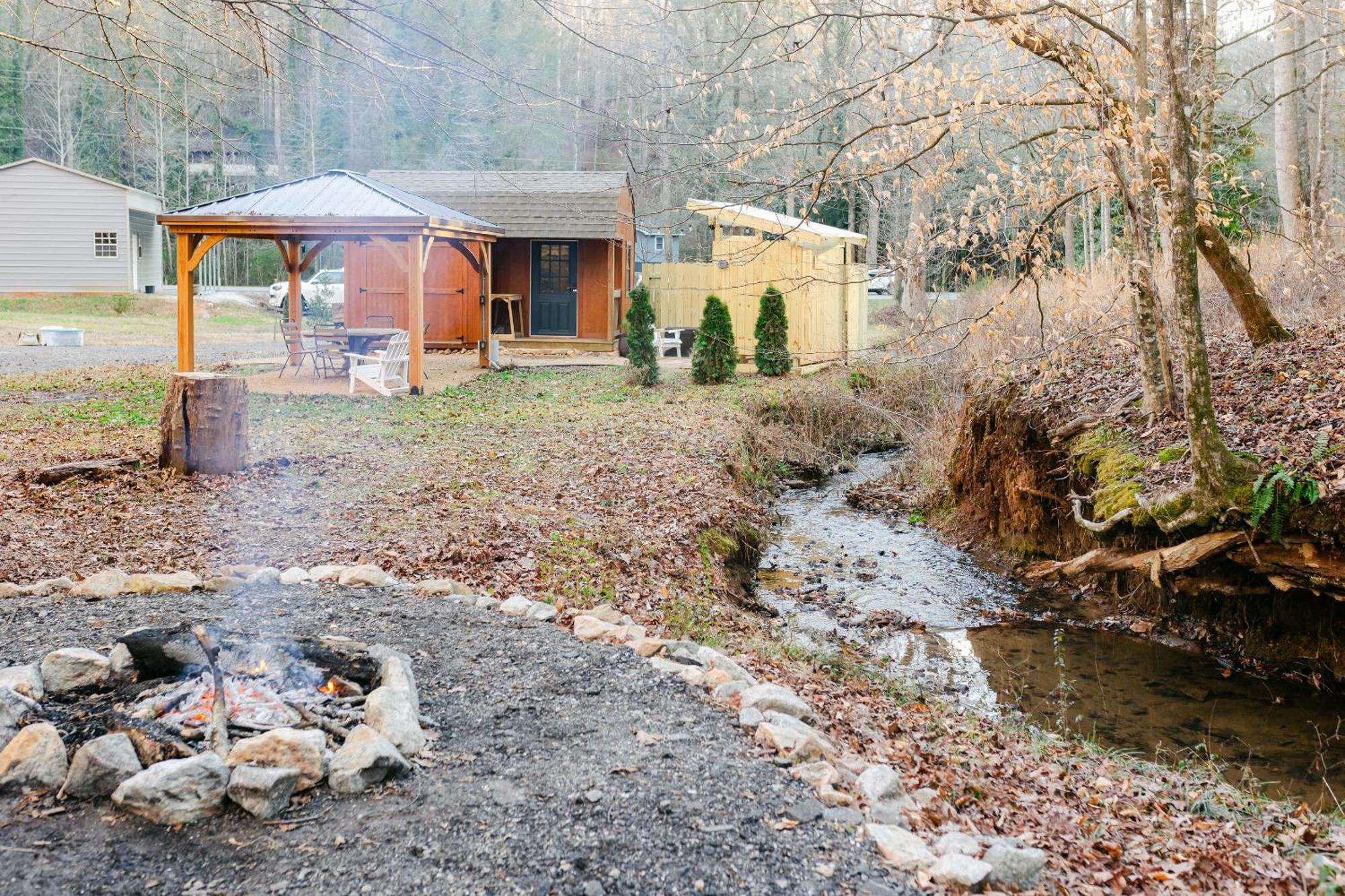 Blythe Shoals Base Camp Hotel Cleveland Екстериор снимка